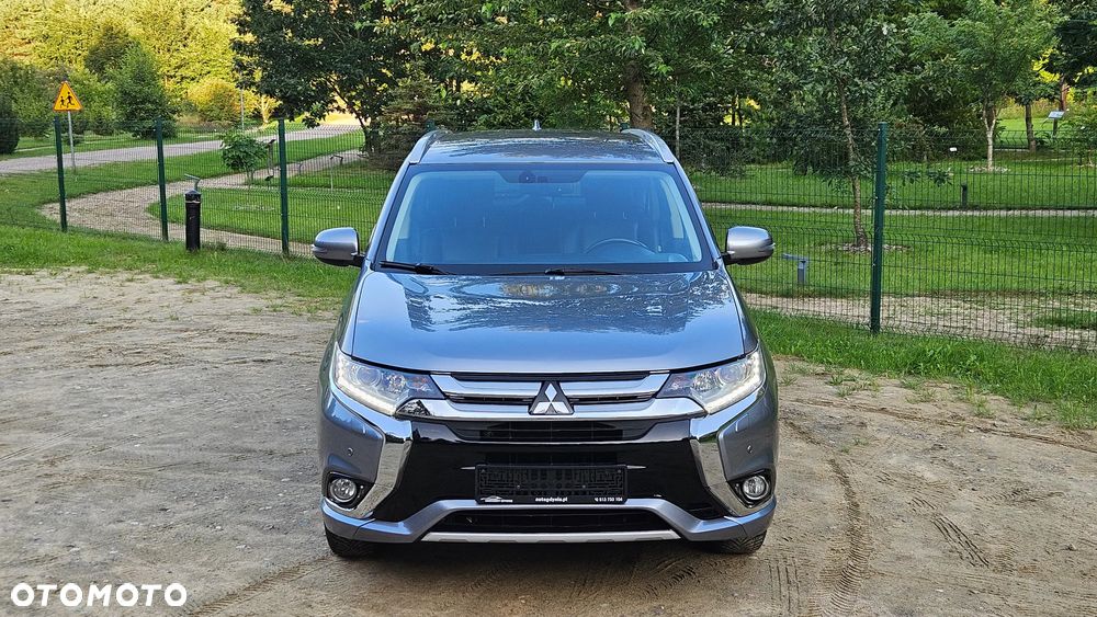 Mitsubishi Outlander 2.0 4WD Plug-In Hybrid - 10