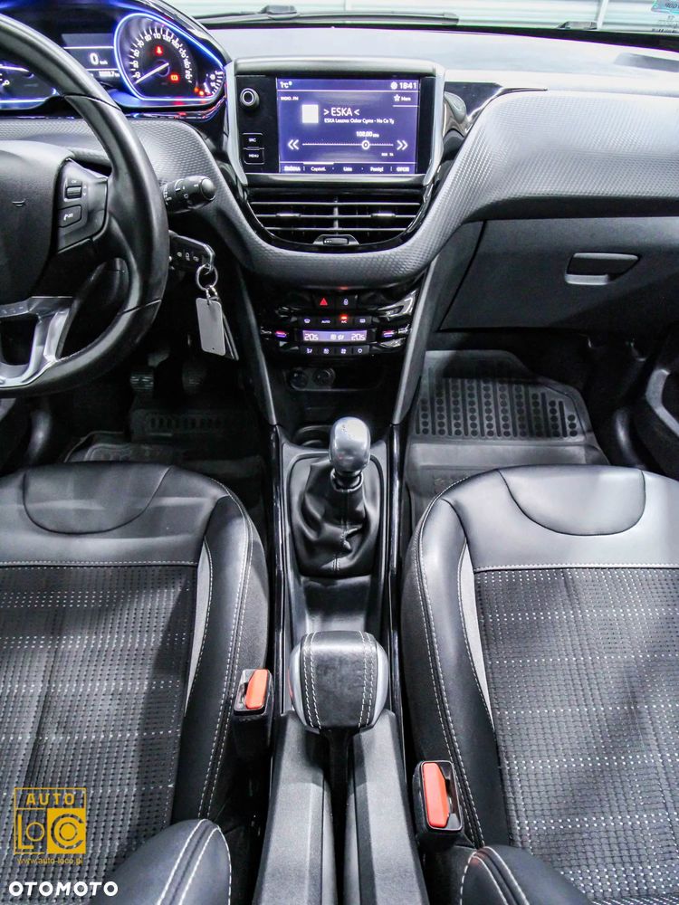 Peugeot 2008 1.2 Pure Tech Allure S&S - 16