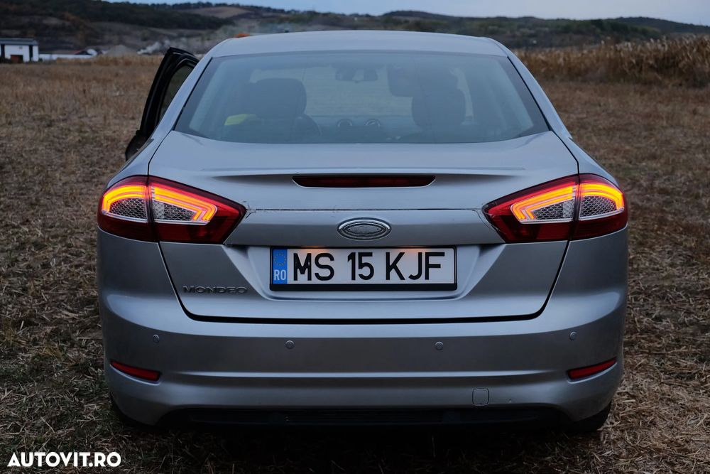 Ford Mondeo - 35