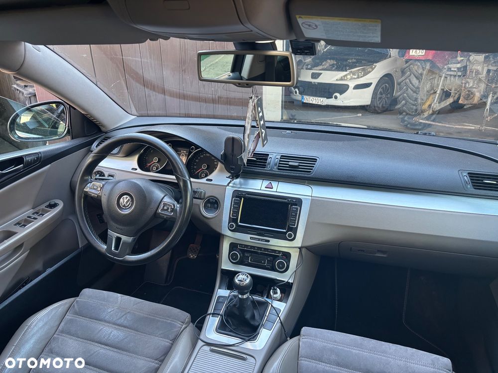 Volkswagen Passat 2.0 TDI Highline R-Style - 6