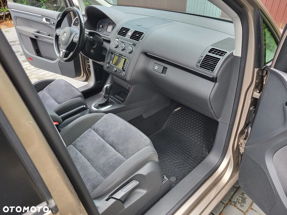 Volkswagen Touran 2.0 TDI Highline DSG - 8