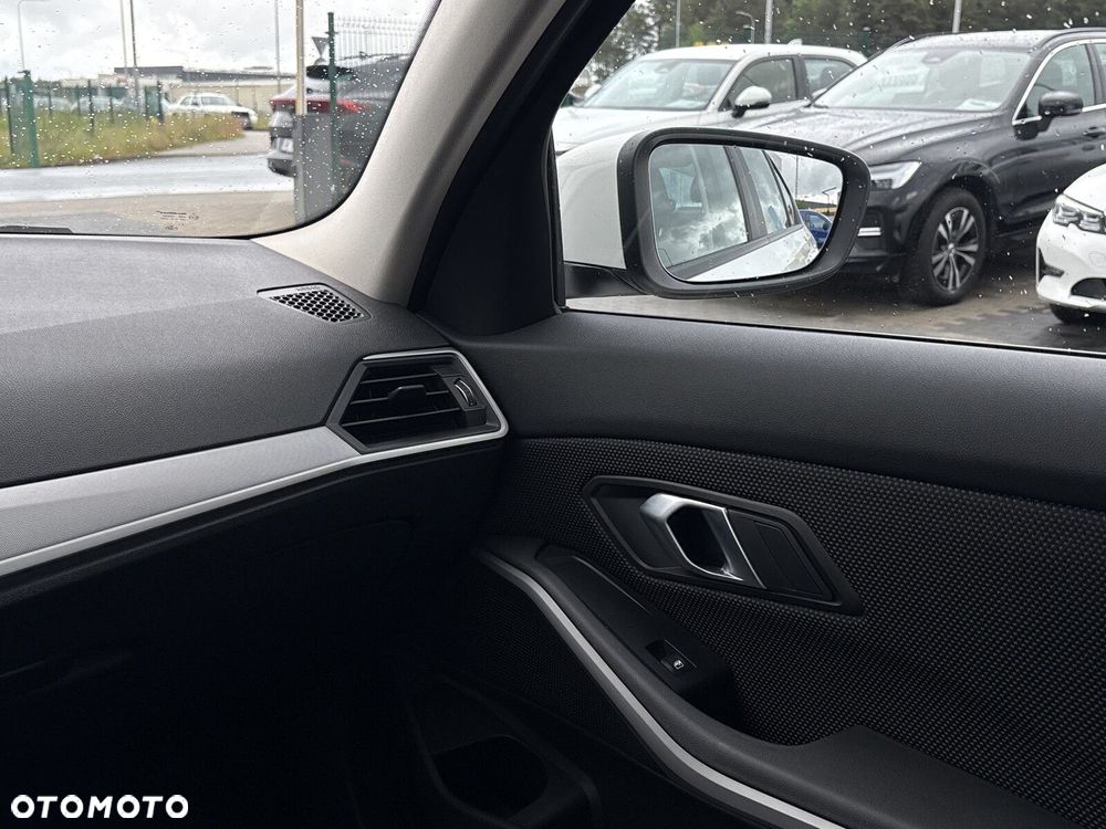 BMW Seria 3 318i - 13