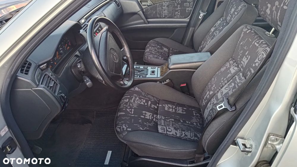 Mercedes-Benz Klasa E - 12