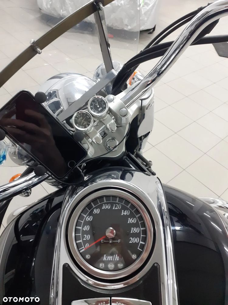 Suzuki Intruder - 6