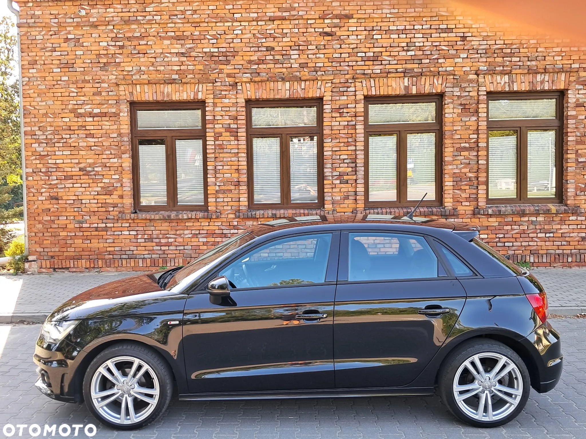 Audi A1 Sportback 1.6 TDI S line Sportpaket - 6