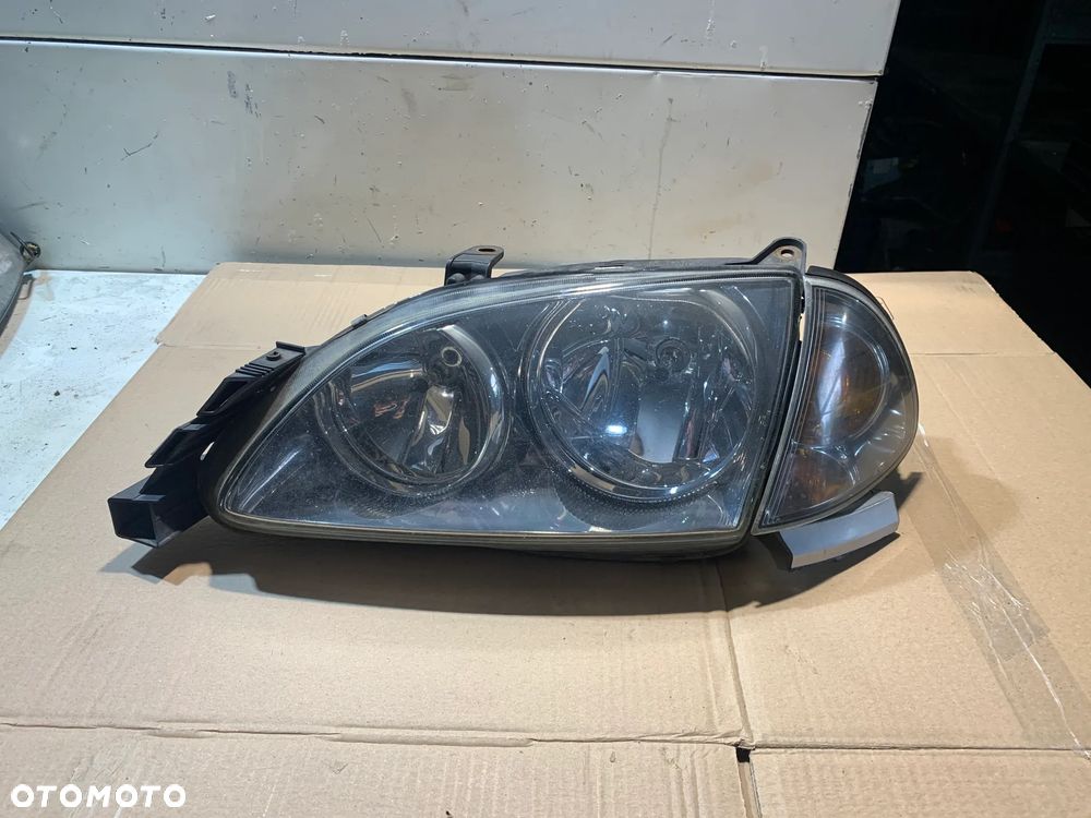 TOYOTA AVENSIS T22 LAMPA PRAWA LEWA PRZEDNIA - 3