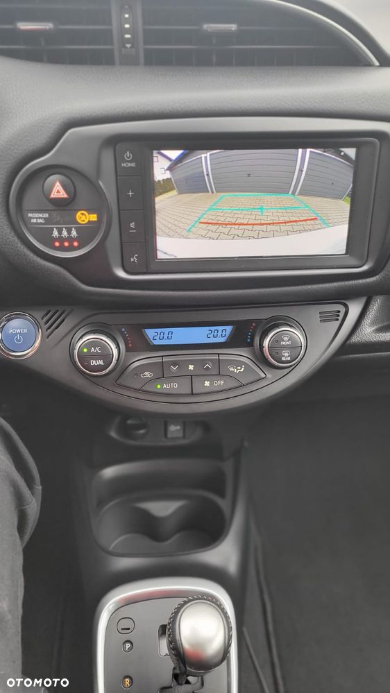 Toyota Yaris Hybrid 100 Business Edition - 21