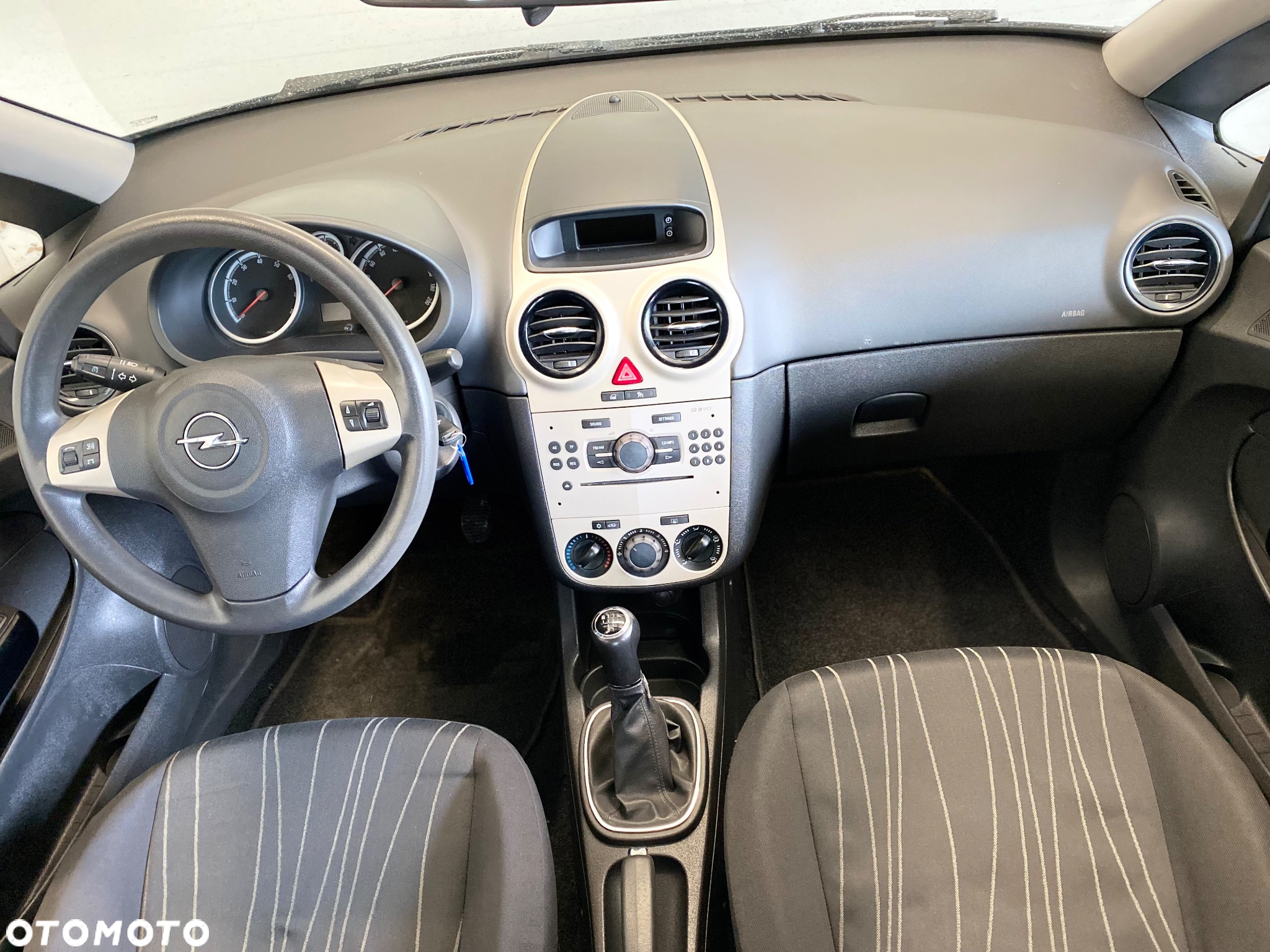 Opel Corsa 1.2 16V Essentia - 11