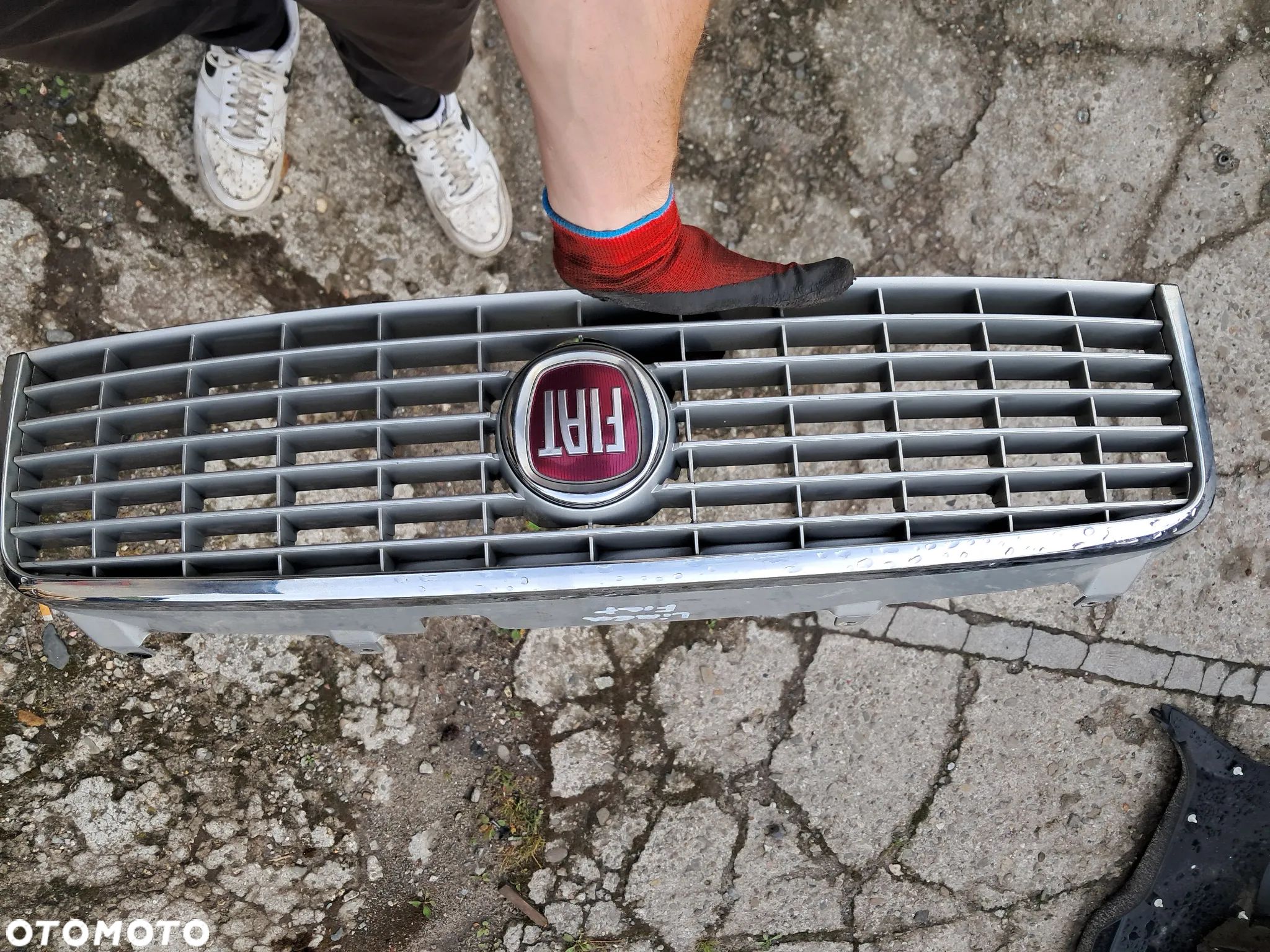 Fiat Linea Atrapa Grilla - 1