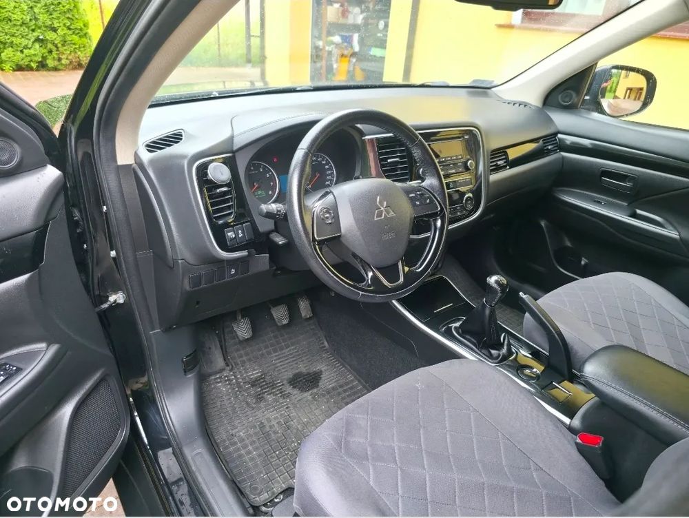 Mitsubishi Outlander 2.0 Invite + 2WD - 8