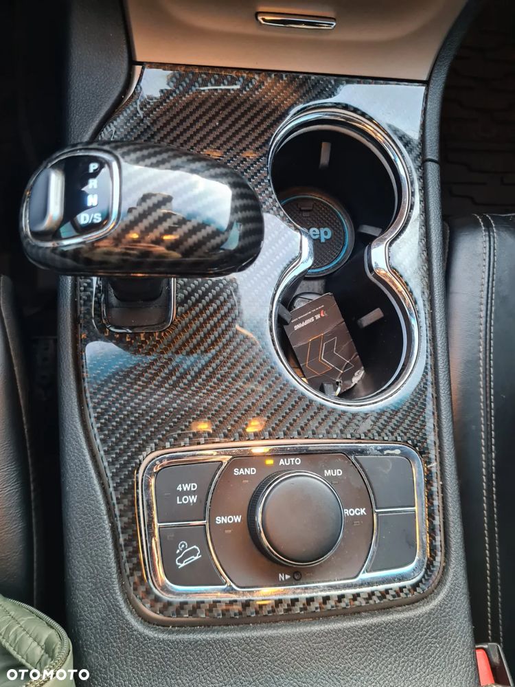 Jeep Grand Cherokee - 30