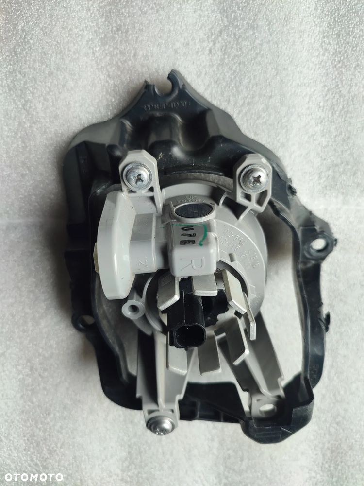TOYOTA YARIS CROSS HALOGENY PRZEDNE - 3