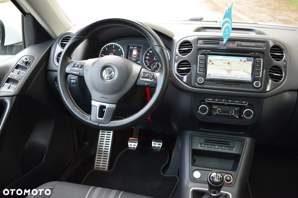 Volkswagen Tiguan 2.0 TDI DPF BlueMotion Technology Lounge Sport & Style - 23
