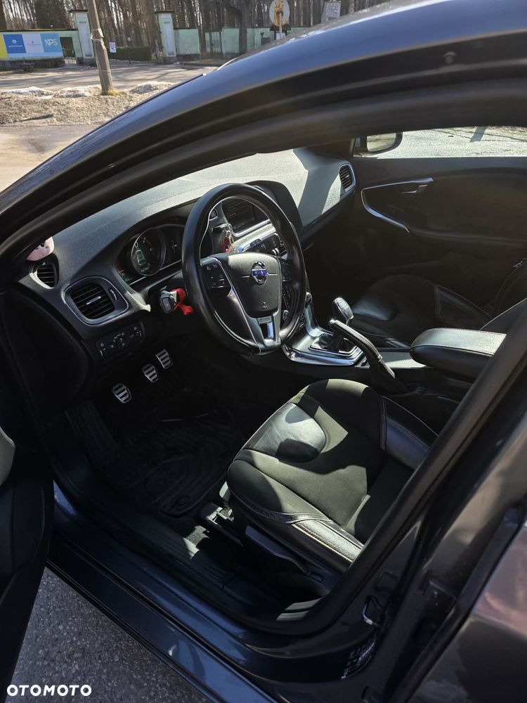 Volvo V40 D2 R Design - 27