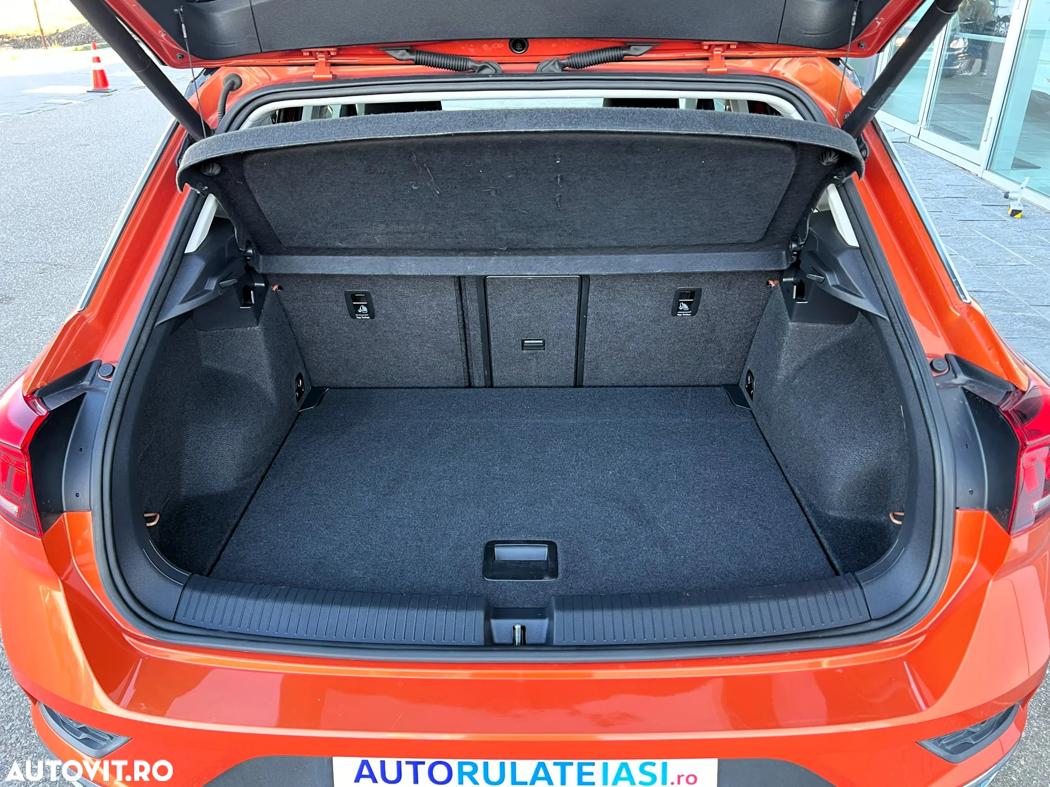 Volkswagen T-ROC 2.0 TDI 4Mot DSG Sport - 24