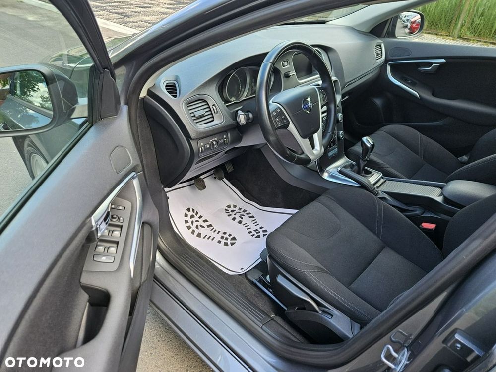 Volvo V40 D2 Momentum - 9