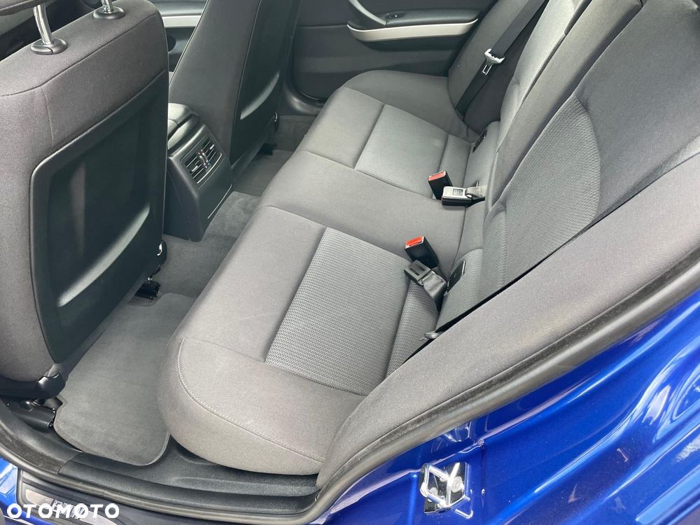 BMW Seria 3 318i - 16