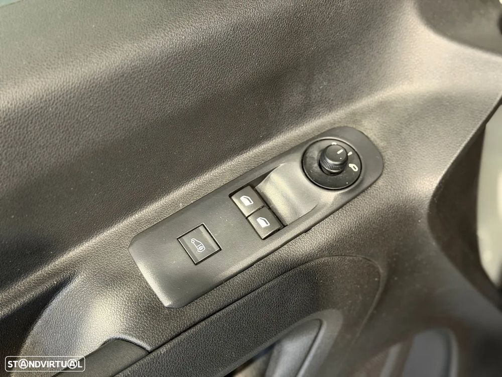 Opel Combo 1.5 CDTi 100HP 3L - 19