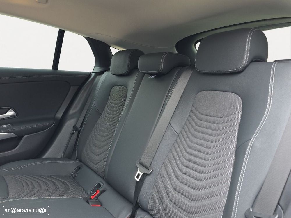 Mercedes-Benz CLA 180 - 16