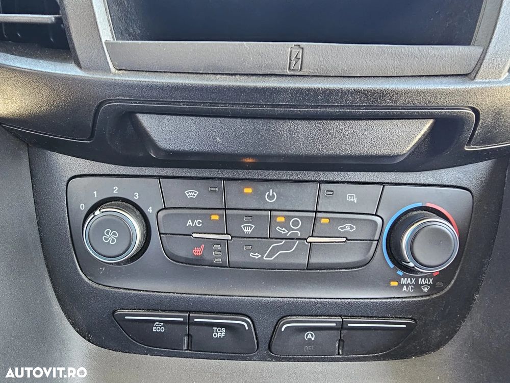 Ford Transit Connect - 17