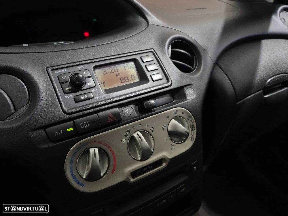 Toyota Yaris 1.0 Sol MMT AC - 17