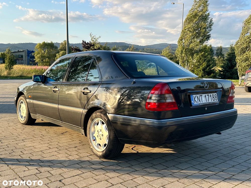 Mercedes-Benz Klasa C 180 Elegance - 8