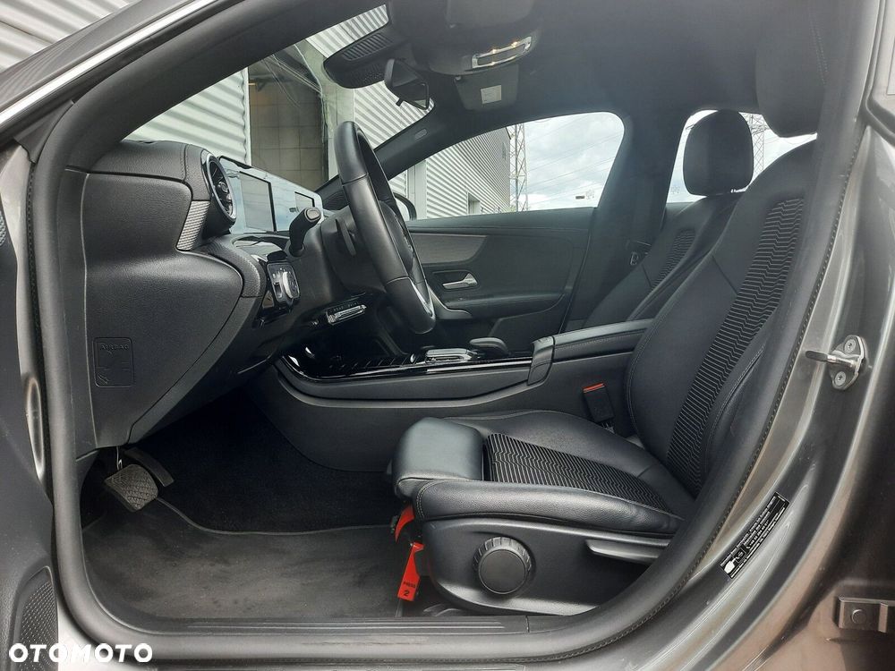 Mercedes-Benz CLA 250 Progressive 7G-DCT - 9