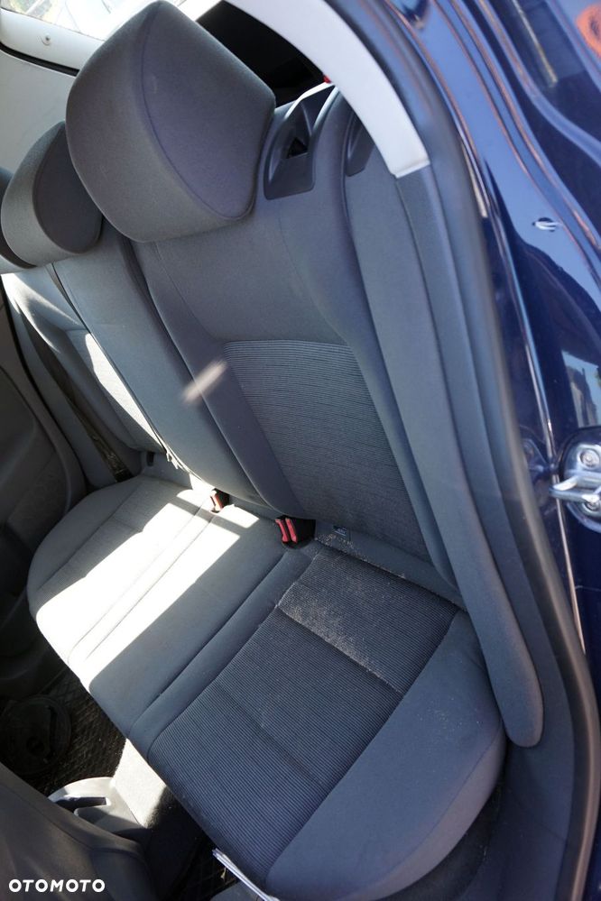 VOLKSWAGEN GOLF V 5D HB 2005 LA5G 1.6 8V BGU 102KM FVH SREBRNY na części - 14