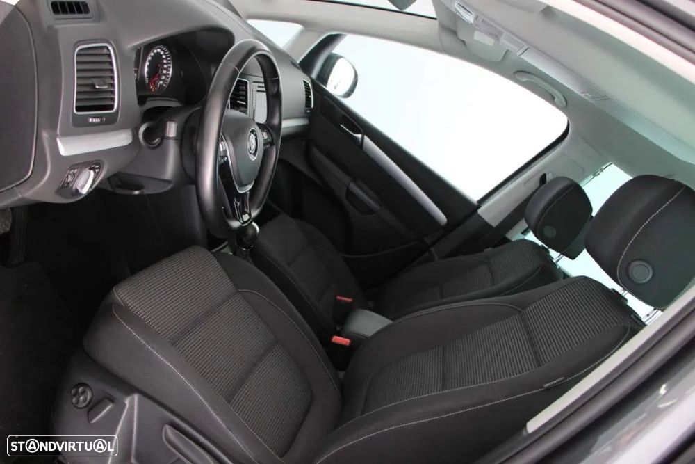 VW Sharan 2.0 TDI Blue Confortline DSG - 26