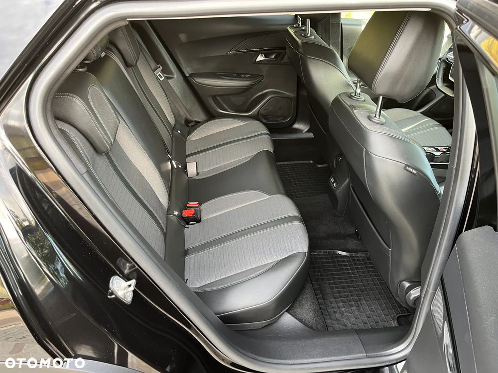 Peugeot 2008 1.2 PureTech GT Line S&S - 31