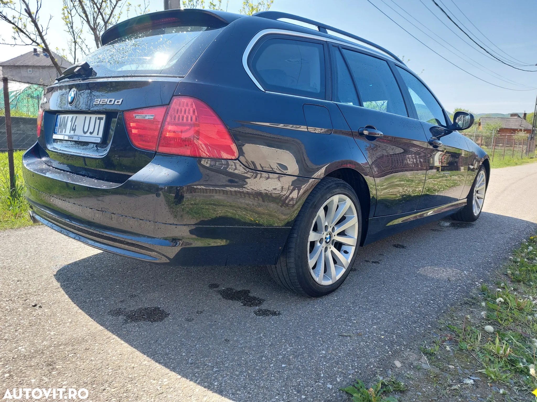 BMW Seria 3 320d DPF Touring Aut. - 35