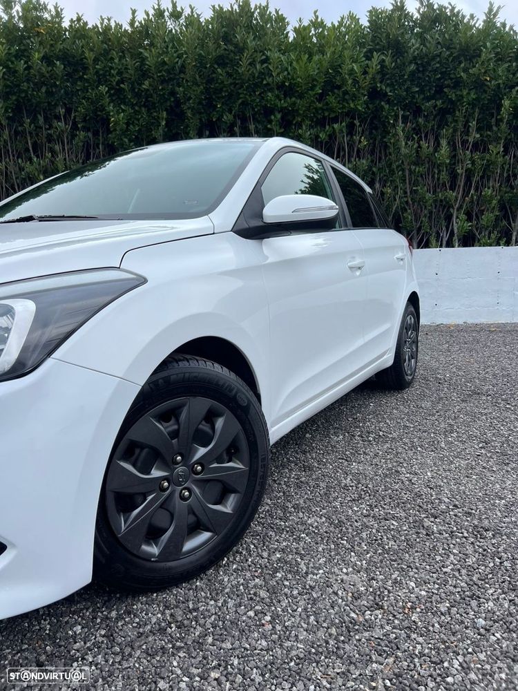 Hyundai i20 1.1 CRDi Urban - 17