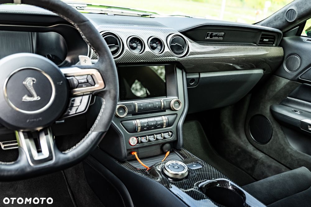 Ford Mustang - 32