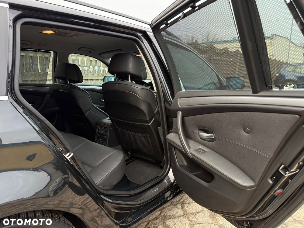 BMW Seria 5 525d - 25