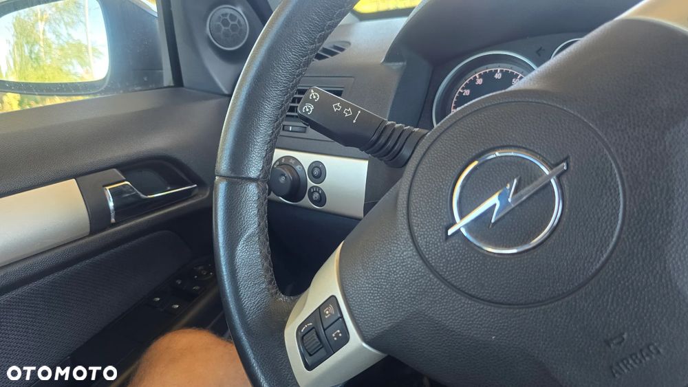 Opel Astra 1.4 150 Jahre - 39