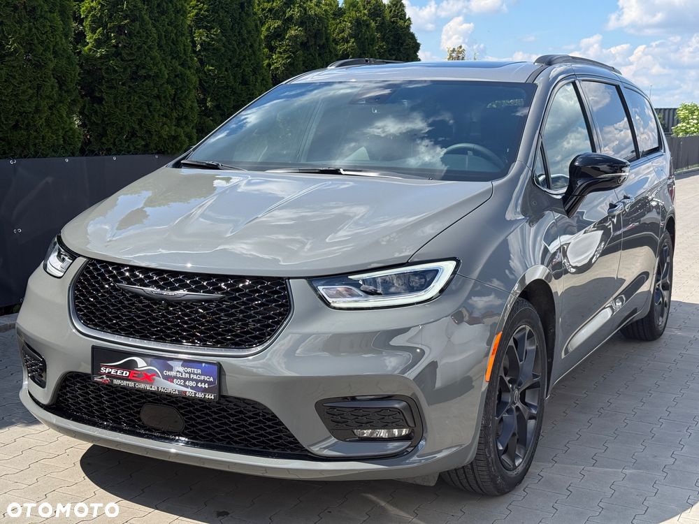 Chrysler Pacifica - 1