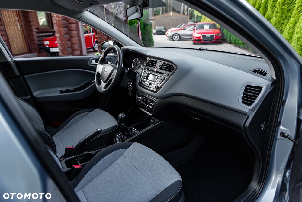 Hyundai i20 - 24