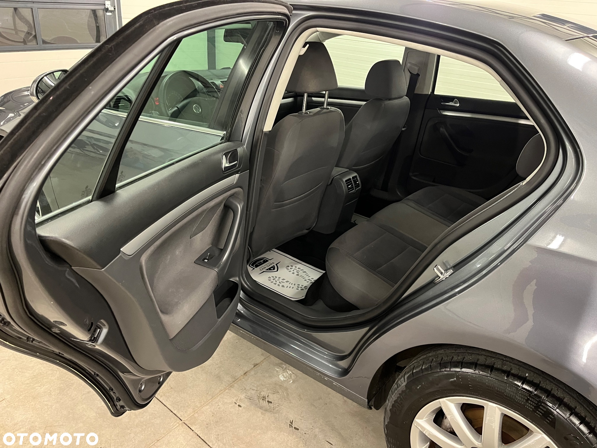 Volkswagen Jetta 1.9 TDI Comfortline - 17
