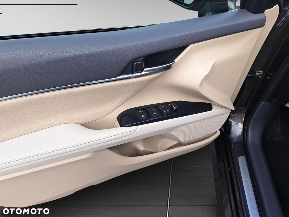 Toyota Camry 2.5 Hybrid Executive CVT - 20