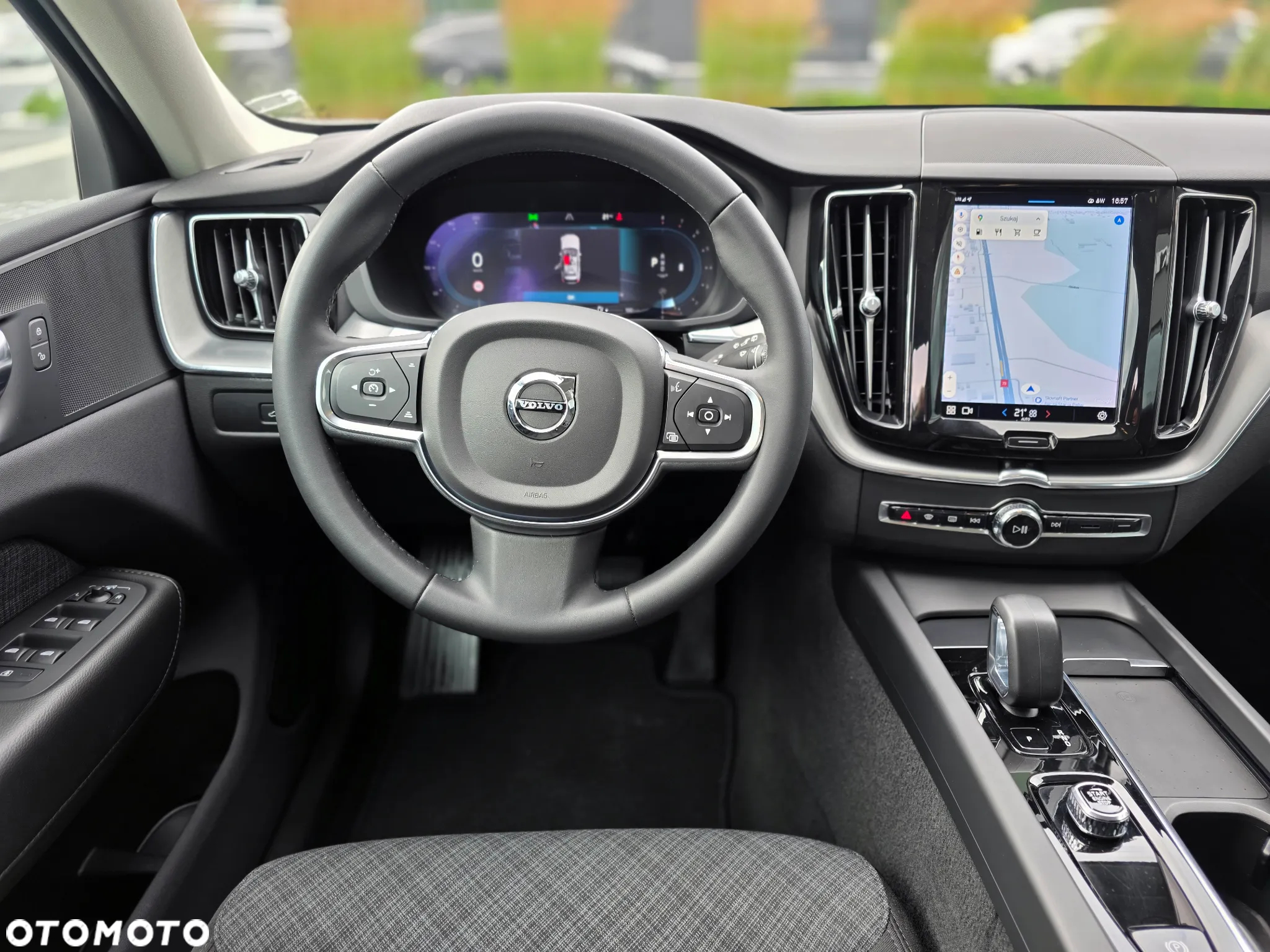 Volvo XC 60 T4 Momentum Pro - 24