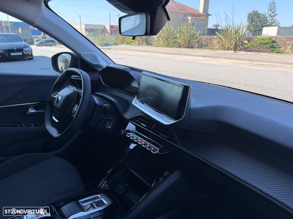 Peugeot 208 - 24