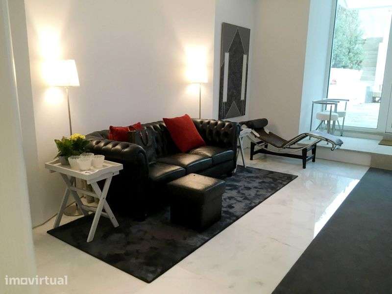 T6 com piscina e grande jardim - Grande imagem: 4/12