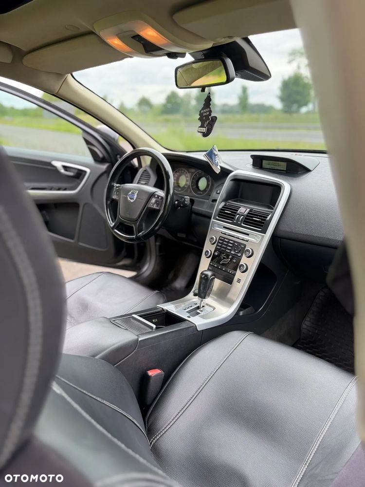 Volvo XC 60 2.4D AWD - 8