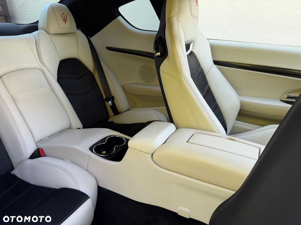Maserati GranTurismo S Automat - 31