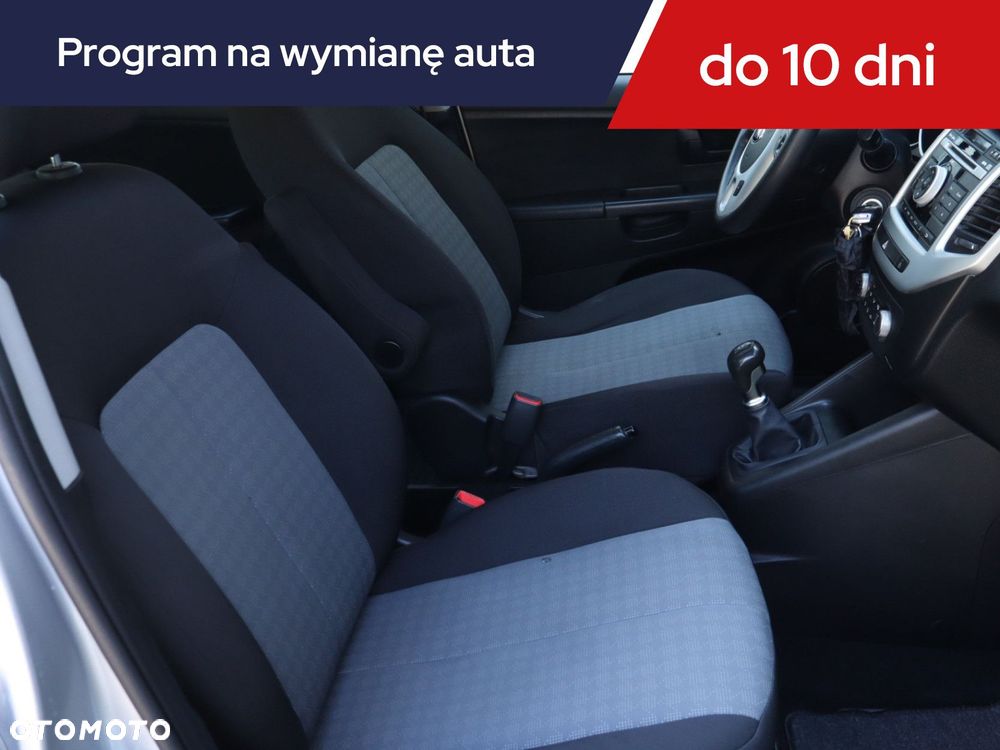 Kia Venga - 11