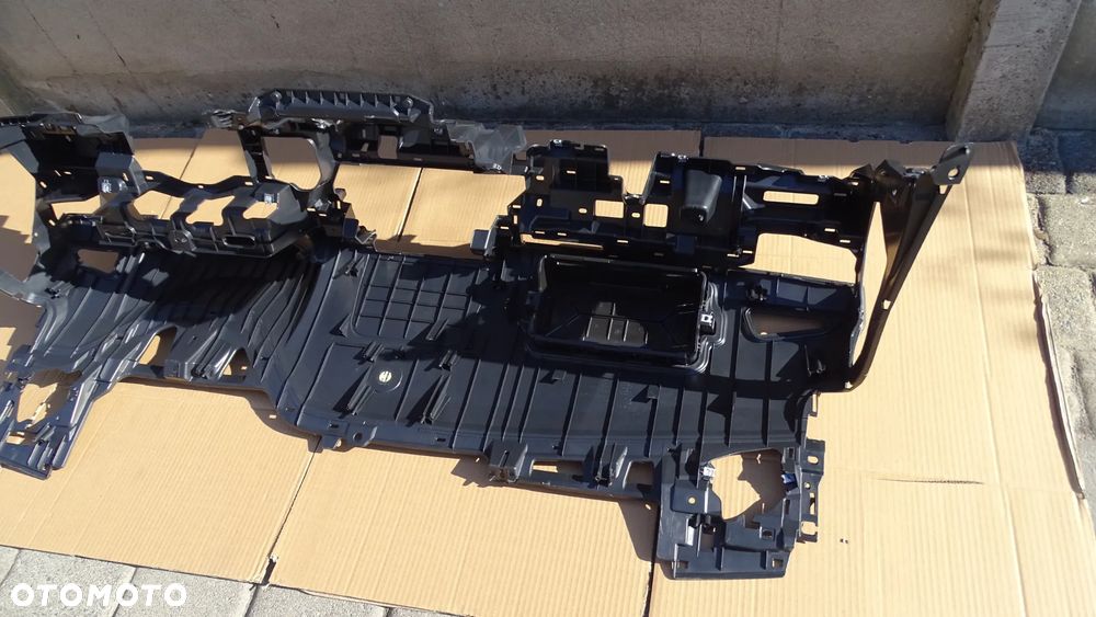 TOYOTA COROLLA E21 - deska rozdzielcza, konsoleta - 11