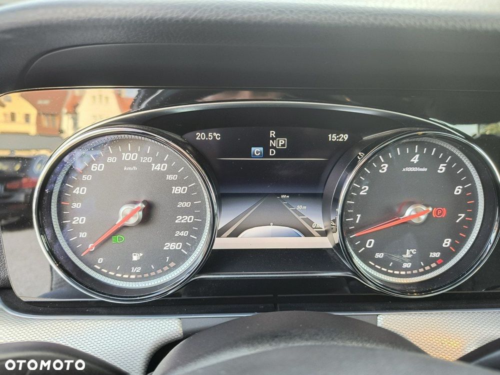 Mercedes-Benz Klasa E 400 4-Matic 9G-TRONIC - 28