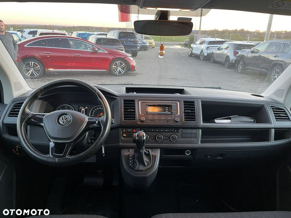 Volkswagen Caravelle - 10