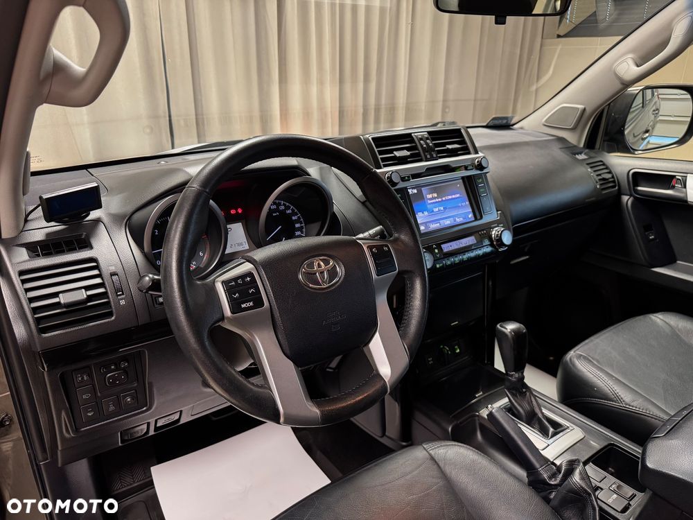 Toyota Land Cruiser - 20