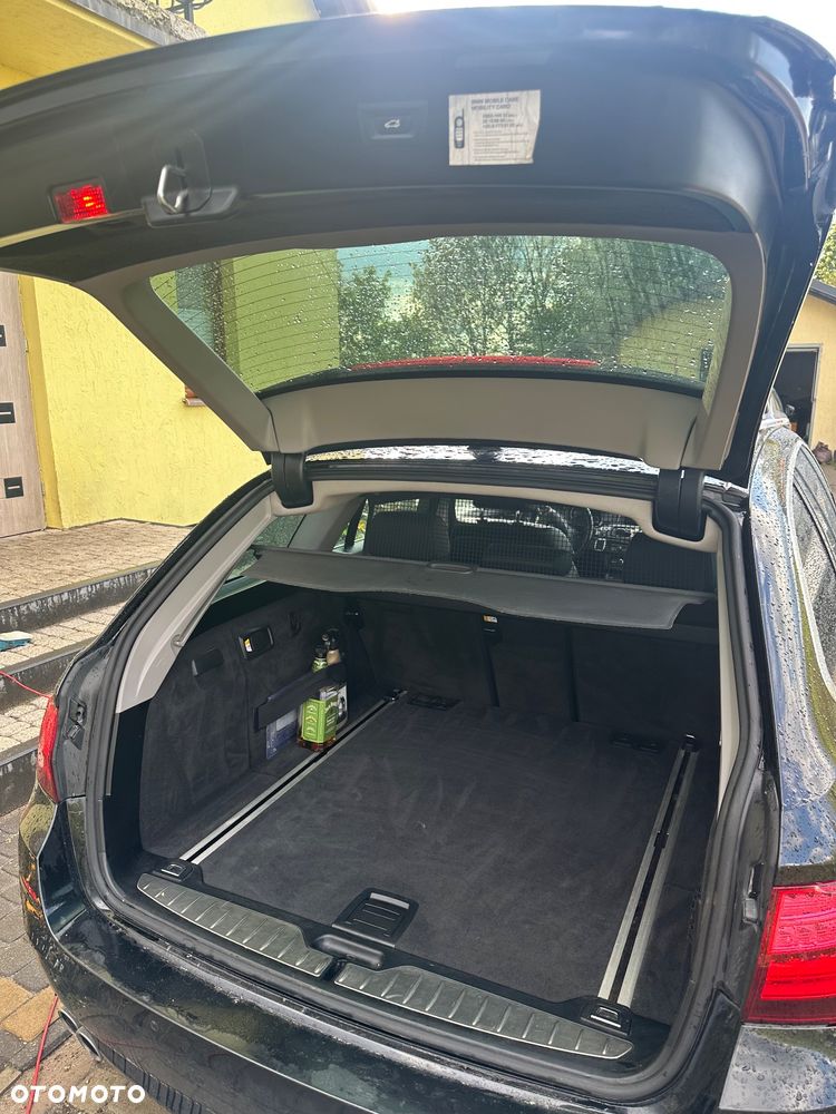 BMW Seria 5 520d xDrive - 23